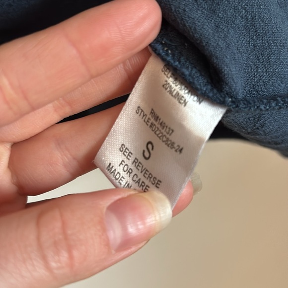 ALTARD STATE: Navy Button-Up Crop Top - Picture 3 of 4